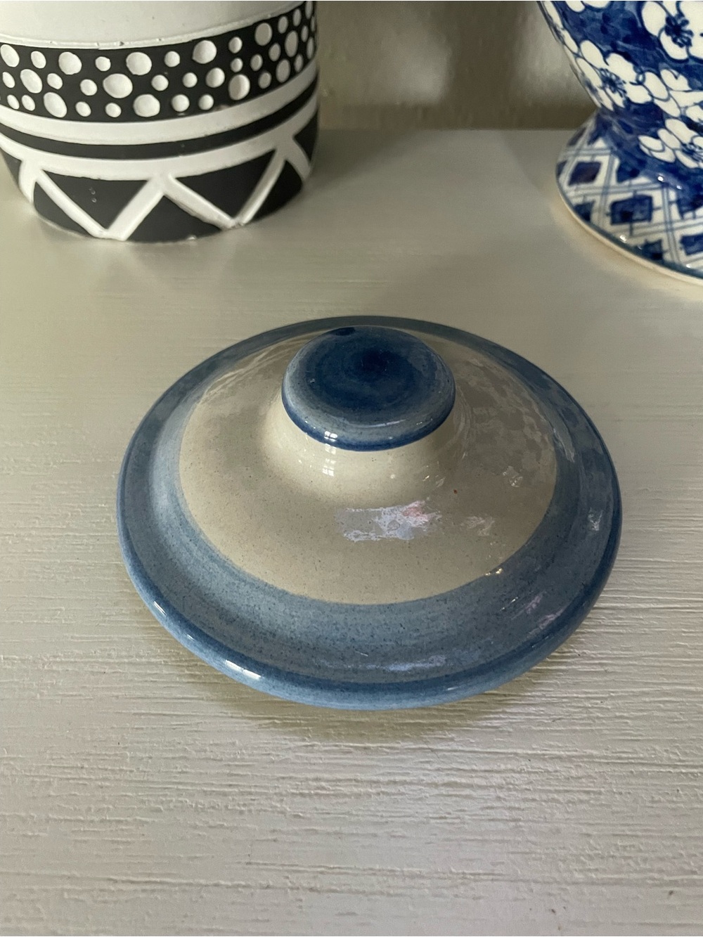 M A HADLEY POTTERY 4.5” REPLACEMENT LID, TOP BLUE STRIPE WITH BLUE KNOB